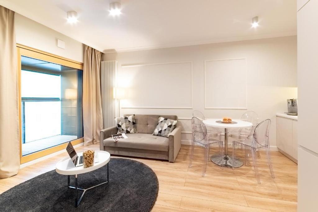 Mennica Residence Luxury Location Varşovia Exterior foto